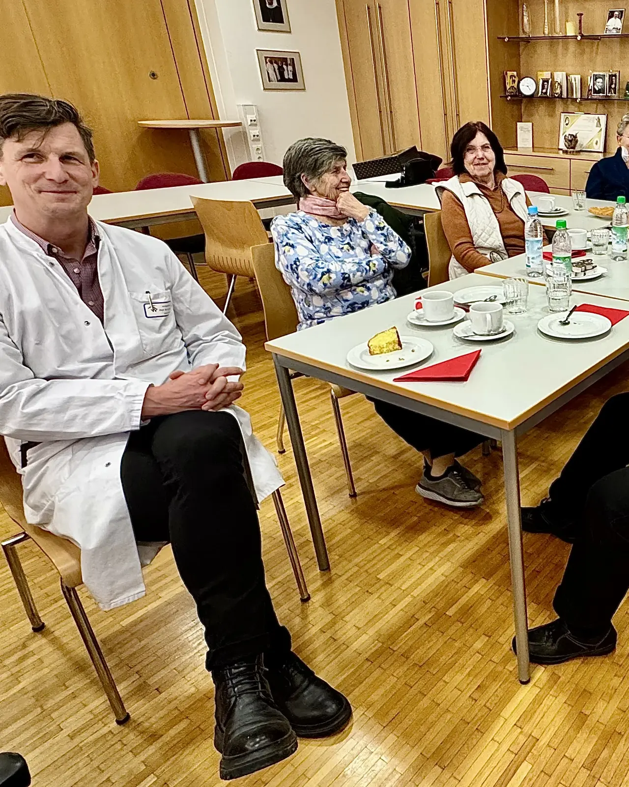Dr. Leuchte beim Gesprächskreis Bericht über Gesprächskreis Dez 24 und Jan 25
