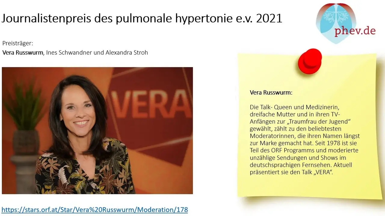 Das Bild zeigt die Preisträger des Journalistenpreises des "pulmonale hypertonie e.v." 2021: Vera Russwurm, Ines Schwandner und Alexandra Stroh. Auf der linken Seite ist ein Foto von Vera Russwurm abgebildet. Auf der rechten Seite ist eine kurze Beschreibung zu Vera Russwurm, die als "Talk-Queen und Medizinerin" bezeichnet wird. Seit 1978 ist sie Teil des ORF-Programms und hat zahlreiche Sendungen und Shows im deutschsprachigen Fernsehen moderiert. Aktuell präsentiert sie den Talk „VERA“. Ein Link zu ihrer ORF-Profilseite ist ebenfalls enthalten.