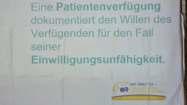 Banner zur Patientenverfügung mit der Überschrift "Die Patientenverfügung". Der Text auf dem Banner erläutert, dass eine Patientenverfügung den Willen des Verfügenden für den Fall seiner Einwilligungsunfähigkeit dokumentiert. Unten auf dem Banner ist das Logo des SKFM-Betreuungsvereins mit dem Slogan "Wir sind da - Für noch mehr Selbstbestimmung" abgebildet.