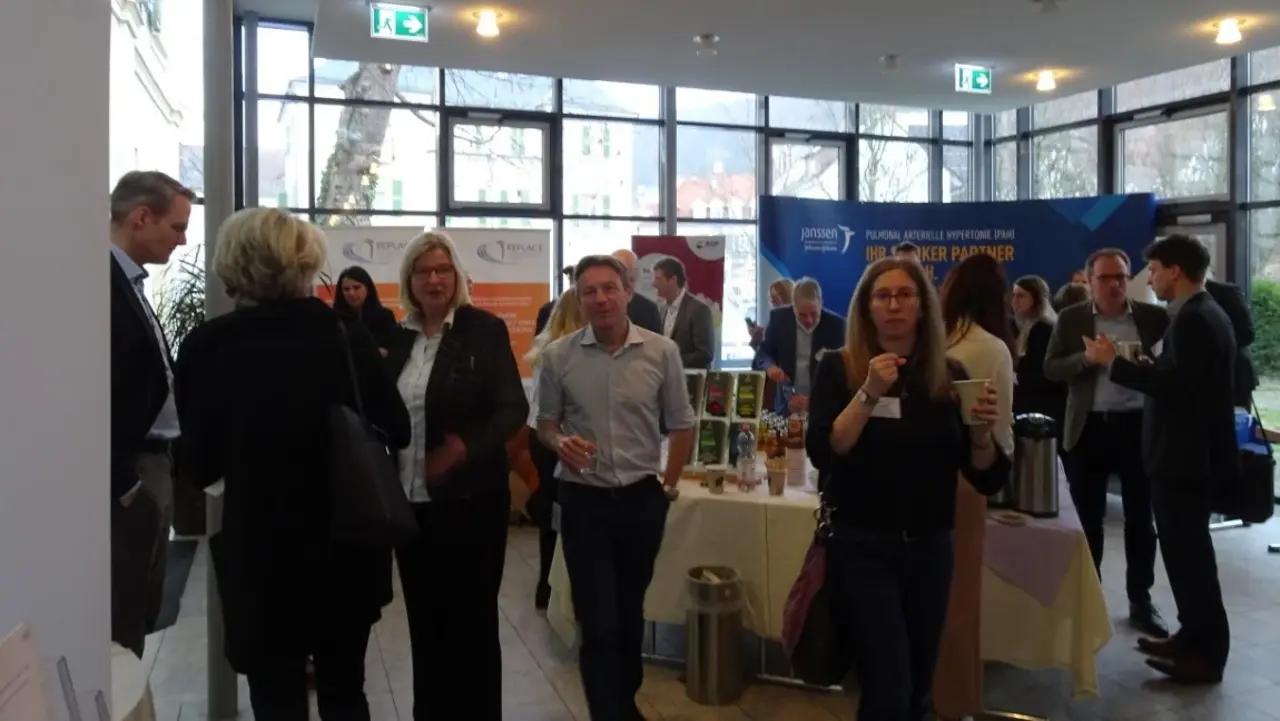 Während der Pause – Blick ins Foyer